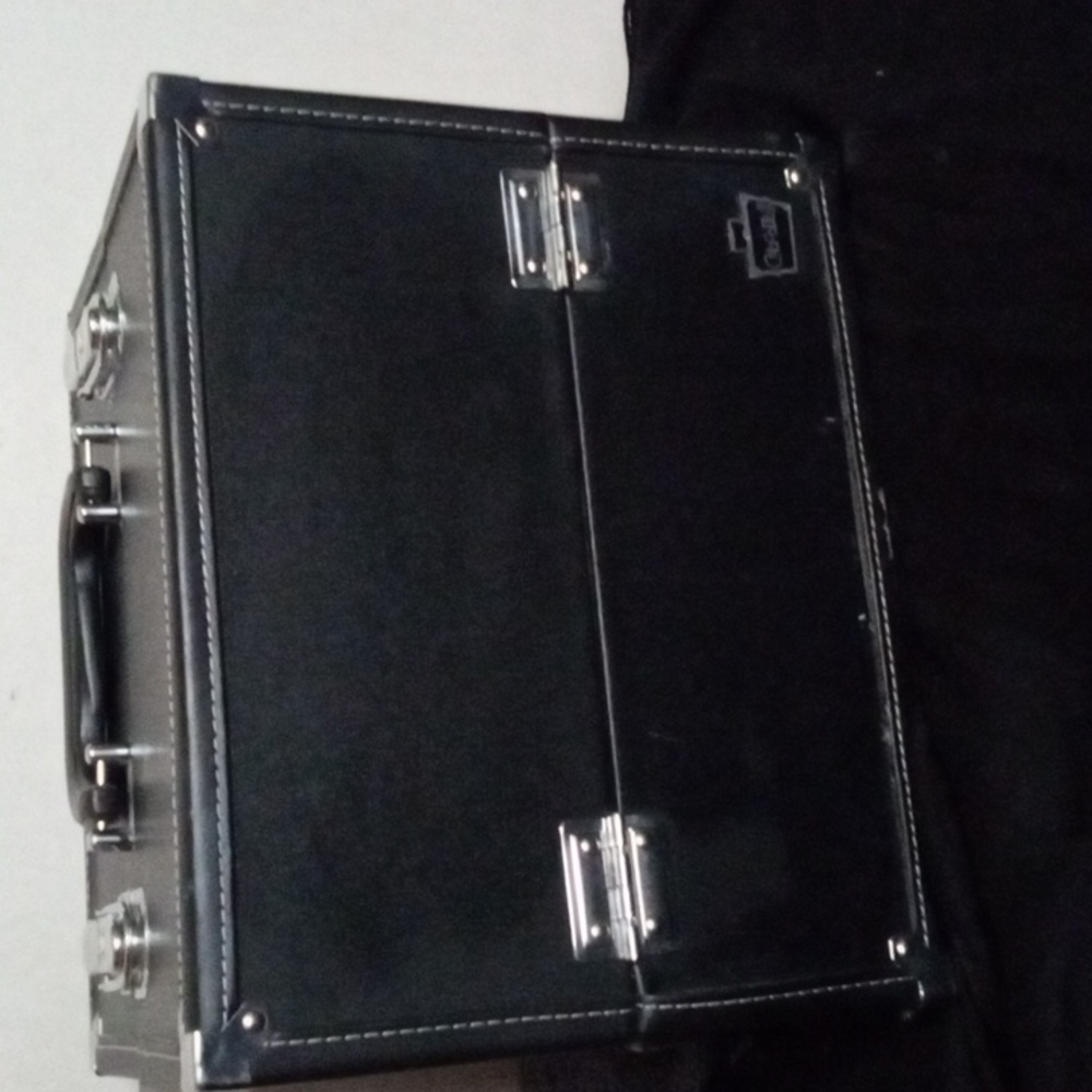 Large Caboodles train case